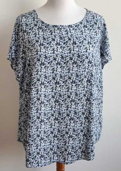 Fransa mooie soepelvallende blouse met aparte print mt. 52