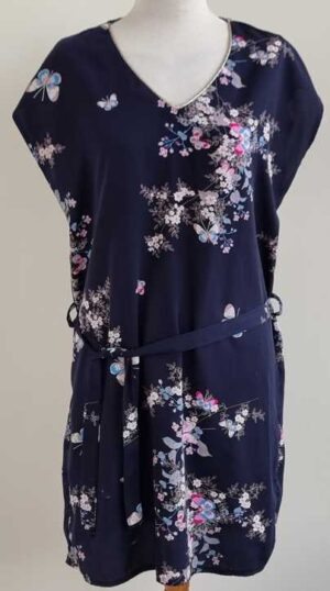 Charming Girl donkerblauw jurkje met print mt. 40 (T3)