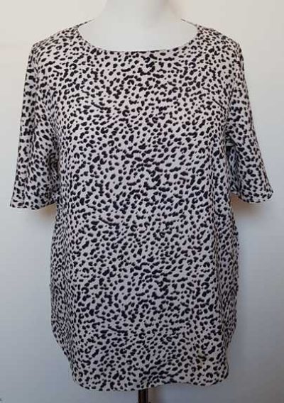 H & M beige blouse met dieren print mt. 40