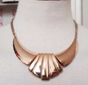 Goudkleurige korte ketting in 3 delen