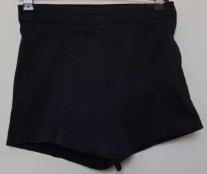 H & M stretchy zwarte short mt. 34