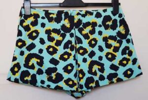 Atmosphere lichtgroene short met dieren print mt. 40