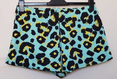 Atmosphere lichtgroene short met dieren print mt. 40