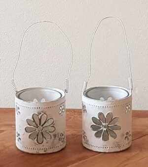 2 Witte metalen windlichtjes