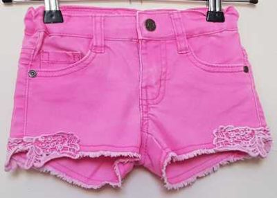 098.Europe Kids neon roze short met kant mt. 98/104