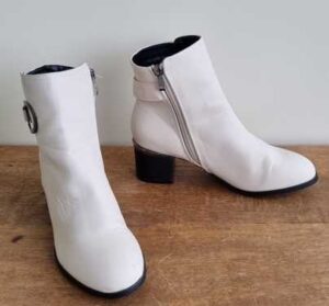 Black&White beige enkellaarsjes mt. 39