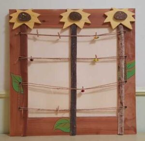 Houten memobord met zonnebloemen