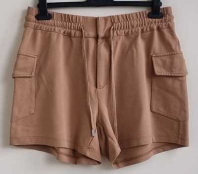 Amisu camelkleurige short mt. 40