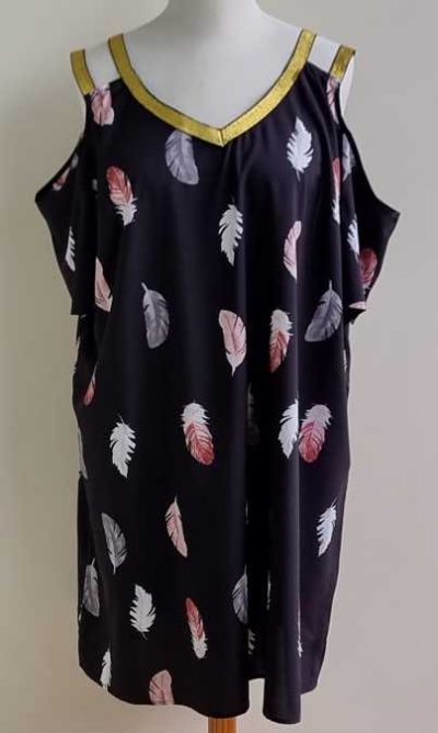 Shein Curve zwarte jurk veertjes met print mt. 52 (4XL) NIEUW