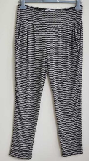Lola&Liza zwart/grijze soepelvallende broek mt. 42