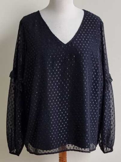 Junarose zwarte blouse met werkje en roesel mt. 50