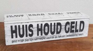 Houten kistje voor huishoudgeld