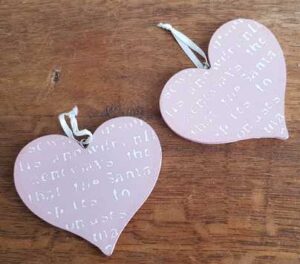 2 Houten roze hartjes