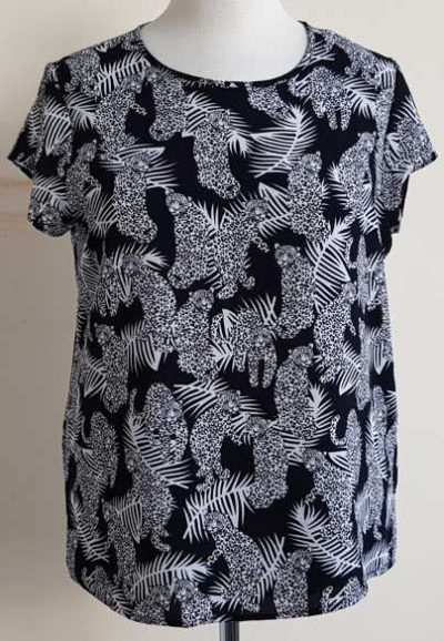 Only zwarte blouse met witte prints mt. 42