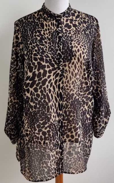 BPC lichtbruine blouse met dieren prints mt. 48