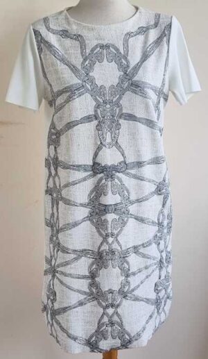 Zara roomwit jurkje met print mt. M