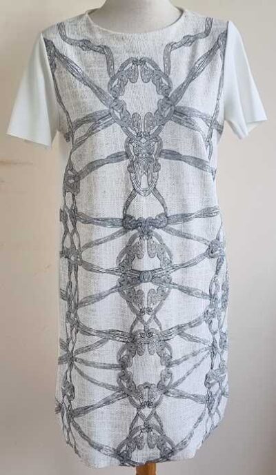 Zara roomwit jurkje met print mt. M