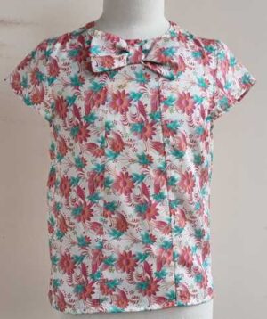 152.Van Hassels roomwitte blouse met bloemen en strik mt. 152