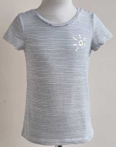 110.Hema roomwit t-shirt met blauwe streepjes mt. 110/116