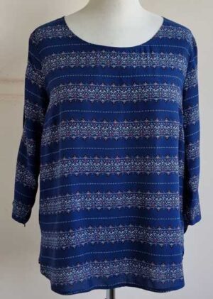 Yessica blauwe blouse met wit/rode printjes mt. 46
