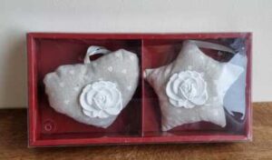 Taupe hartjes met witte hartjes en bloem NIEUW