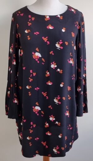 H&M zwarte soepelvallende jurk met printjes mt. 44