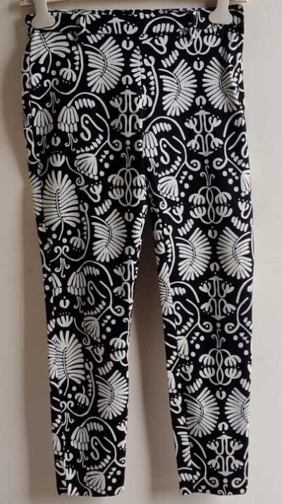 H & M zwarte stretchy tregging met witte print mt. 36