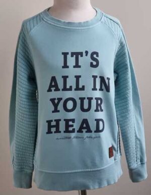 122.Name It lichtblauwe sweater met zwarte print mt. 122/128