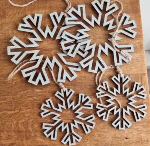 4 Houten sneeuwvlokken