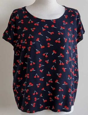 Only donkerblauwe blouse met kersjes mt. 38