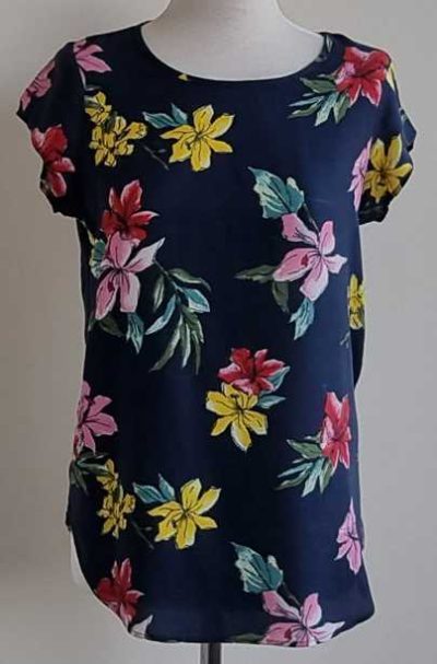 Vero Moda donkerblauwe blouse met bloemen print mt. M