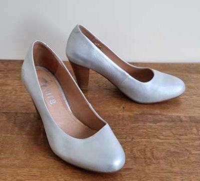 P.I.U.R.E leather zilver/grijze pumps mt. 38