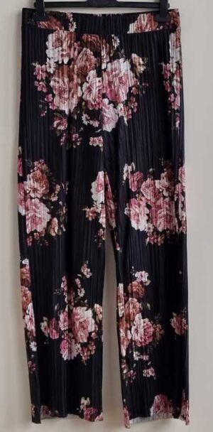 Vila zwarte plissé broek met bloemen print mt. M