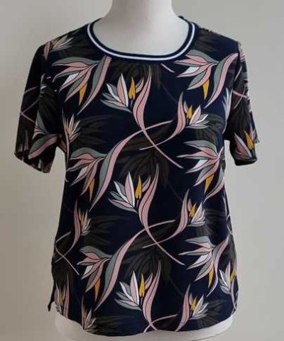 Hema donkerblauwe blouse met print mt. L