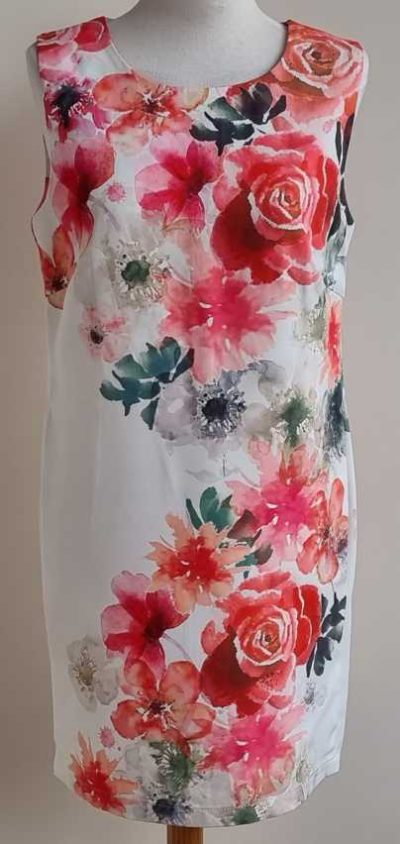 Lola Liza jurk met roze/rode bloemen print mt. 40