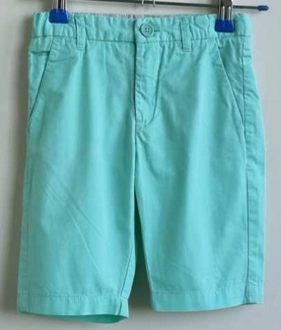 104.H & M lichtgroene short mt. 104