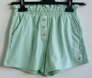 152.Zara lichtgroene short mt. 152