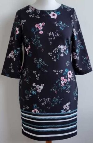 Lola Liza zwarte jurk met bloemen print mt. 42