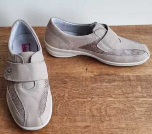 Medicus beige schoenen mt. 38 (5/G)