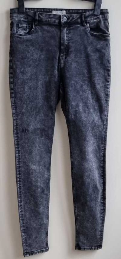 Pimkie grijs/zwarte stretchy jeans mt. 44