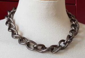 DiDi zilverkleurige ketting met kleurtje en glittertje