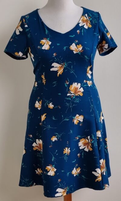 Lola & Liza blauwe jurk met bloemen prints mt. 42