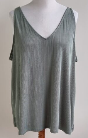 MS Mode zachtgroene top mt. 3XL