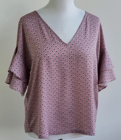 Violeta lila blouse met donkerblauw/witte printjes mt. 46 (L)