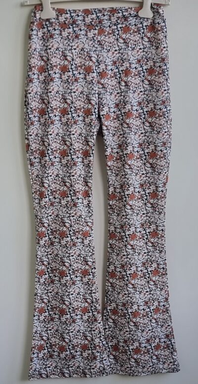 Made in Italy roomwitte broek met print mt. M/L