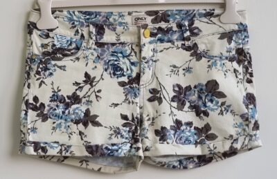 Only beige short met blauw/roze bloemenprint mt. 40