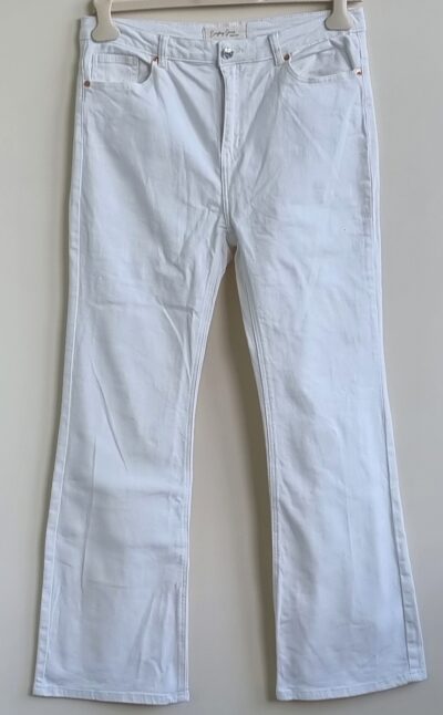 Everyday Jeans witte jeans met flair pijp mt. XL/42