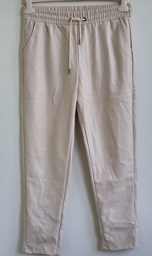 Beige leather look broek mt. L