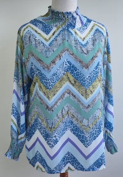 Blouse met zigzag print in blauwtinten mt. XL
