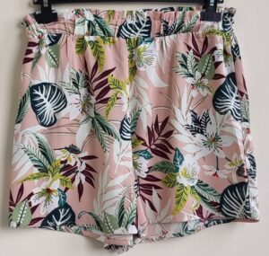 Only zachtroze short met bladeren print mt. 40